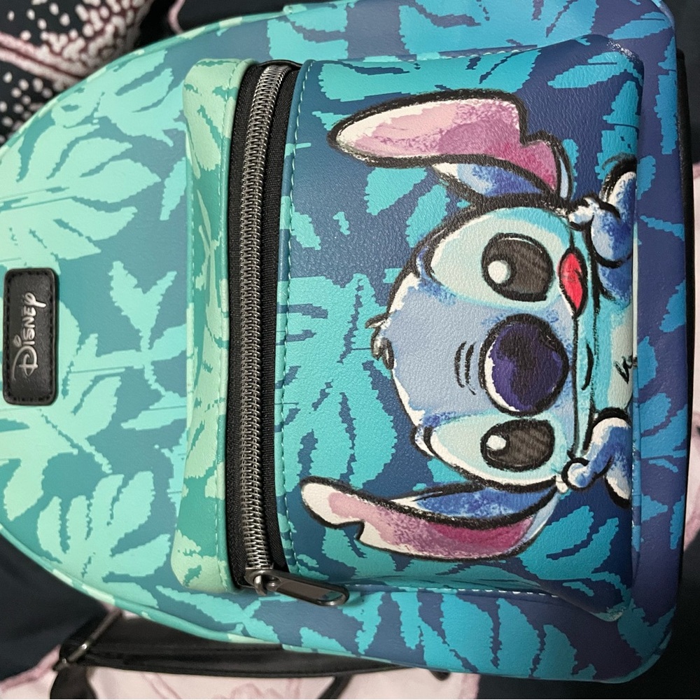 Stitch Loungefly backpack - Picture 5 of 5